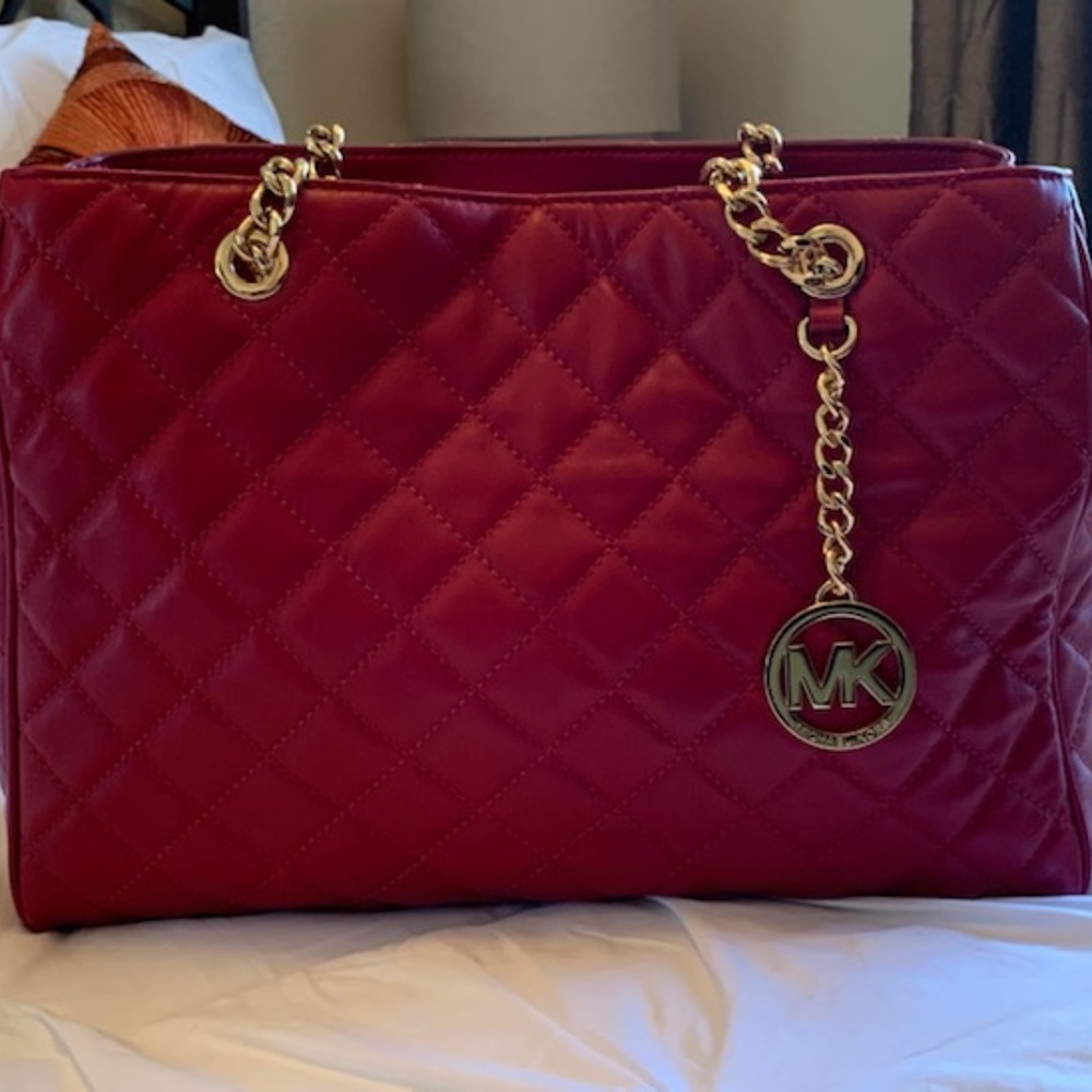 Used- Michael Kors Susannah -LG TOTE- Cherry